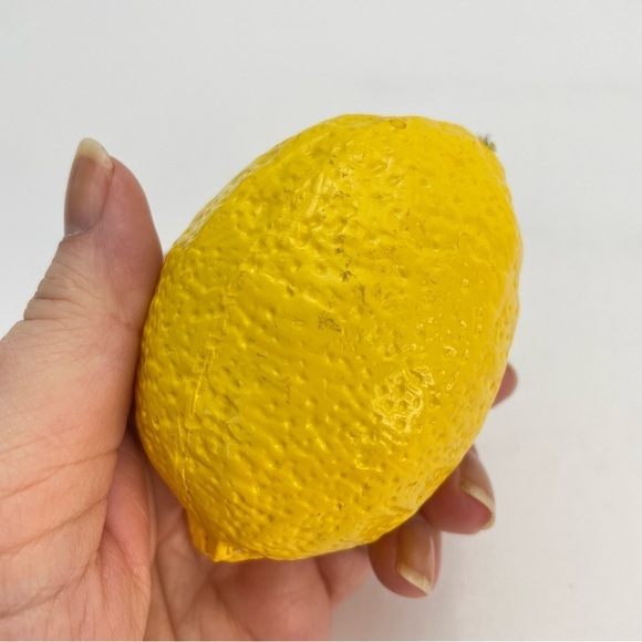 Lemon - Picture 7 of 8